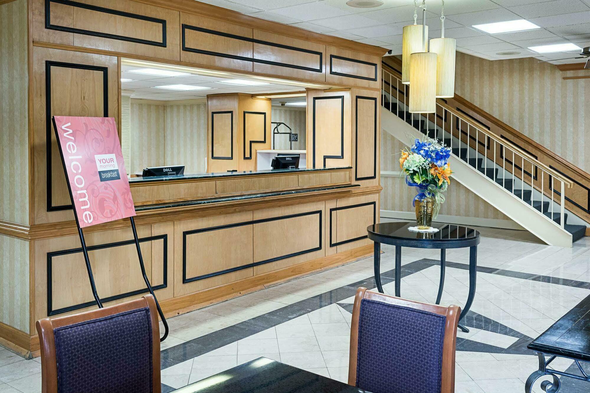 Comfort Inn Petersburg Near Fort Gregg-Adams Eksteriør billede
